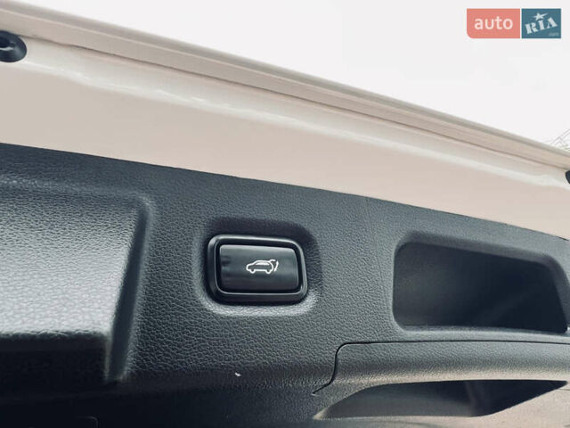 Білий Хендай Санта Фе, об'ємом двигуна 2 л та пробігом 94 тис. км за 22900 $, фото 49 на Automoto.ua