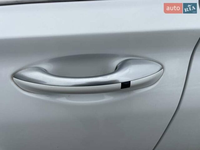 Белый Хендай Санта Фе, объемом двигателя 2.2 л и пробегом 194 тыс. км за 26800 $, фото 11 на Automoto.ua