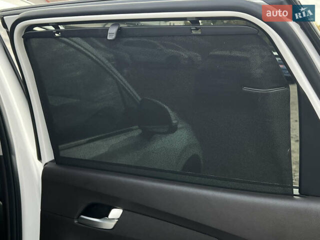 Белый Хендай Санта Фе, объемом двигателя 2.2 л и пробегом 169 тыс. км за 31034 $, фото 41 на Automoto.ua