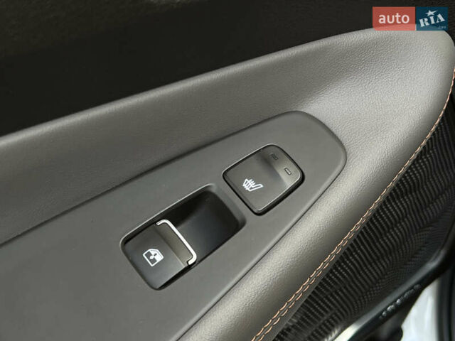 Белый Хендай Санта Фе, объемом двигателя 2.2 л и пробегом 169 тыс. км за 31034 $, фото 35 на Automoto.ua