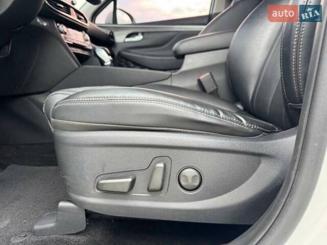 Белый Хендай Санта Фе, объемом двигателя 2 л и пробегом 129 тыс. км за 27400 $, фото 24 на Automoto.ua