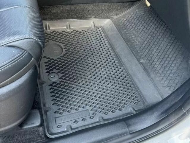 Білий Хендай Санта Фе, об'ємом двигуна 2.4 л та пробігом 100 тис. км за 13800 $, фото 9 на Automoto.ua