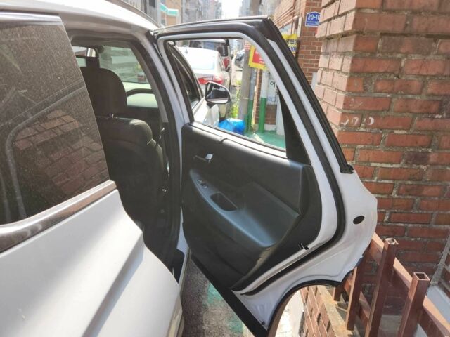 Белый Хендай Санта Фе, объемом двигателя 2 л и пробегом 87 тыс. км за 11200 $, фото 7 на Automoto.ua