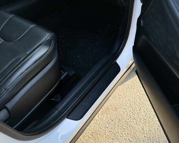 Білий Хендай Санта Фе, об'ємом двигуна 2 л та пробігом 210 тис. км за 23600 $, фото 22 на Automoto.ua