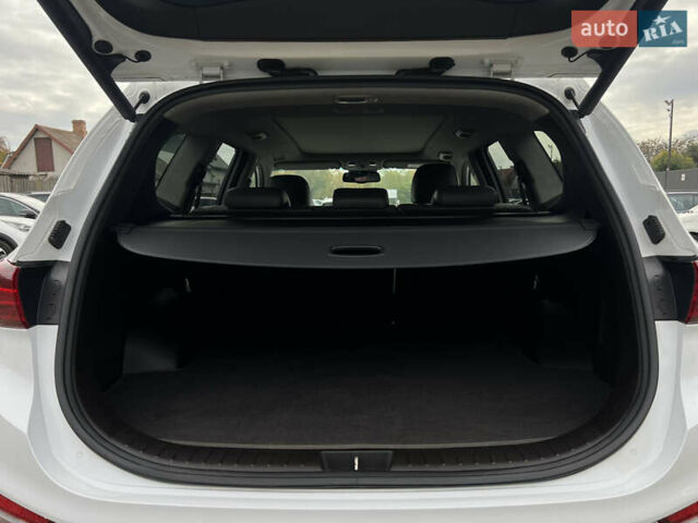 Белый Хендай Санта Фе, объемом двигателя 2.2 л и пробегом 169 тыс. км за 31034 $, фото 37 на Automoto.ua