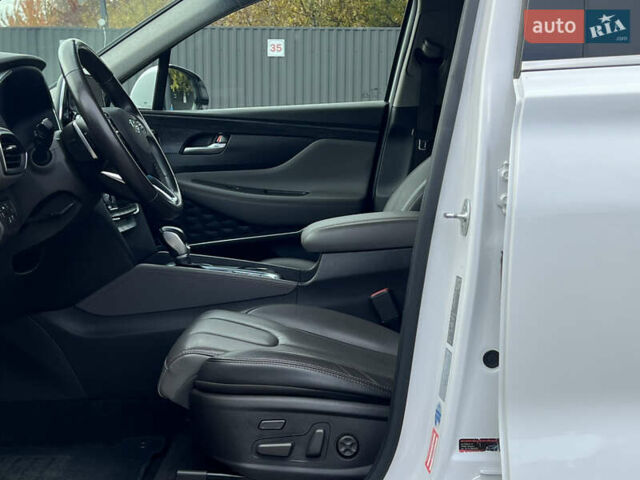 Белый Хендай Санта Фе, объемом двигателя 2.2 л и пробегом 169 тыс. км за 31034 $, фото 26 на Automoto.ua