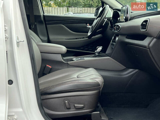 Белый Хендай Санта Фе, объемом двигателя 2.2 л и пробегом 169 тыс. км за 31034 $, фото 44 на Automoto.ua