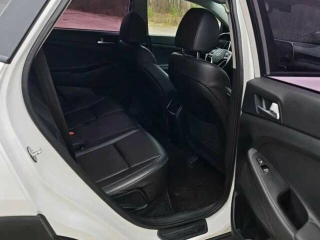 Белый Хендай Санта Фе, объемом двигателя 2 л и пробегом 82 тыс. км за 19900 $, фото 12 на Automoto.ua