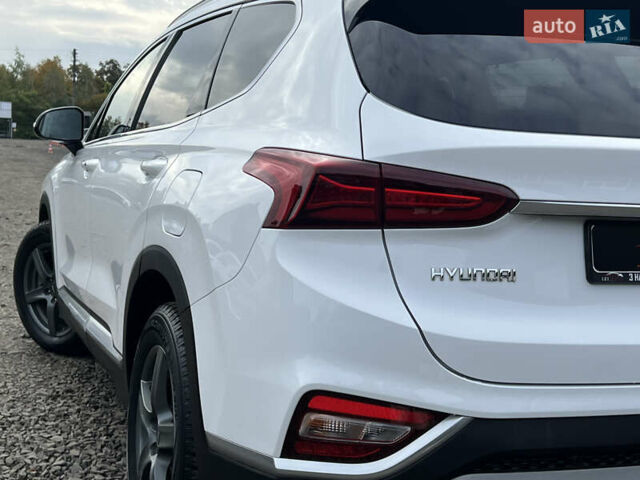 Белый Хендай Санта Фе, объемом двигателя 2.2 л и пробегом 169 тыс. км за 31034 $, фото 11 на Automoto.ua