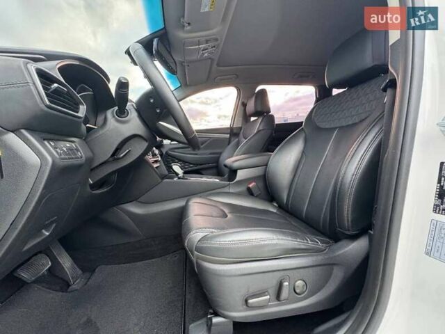 Белый Хендай Санта Фе, объемом двигателя 2 л и пробегом 129 тыс. км за 27400 $, фото 23 на Automoto.ua
