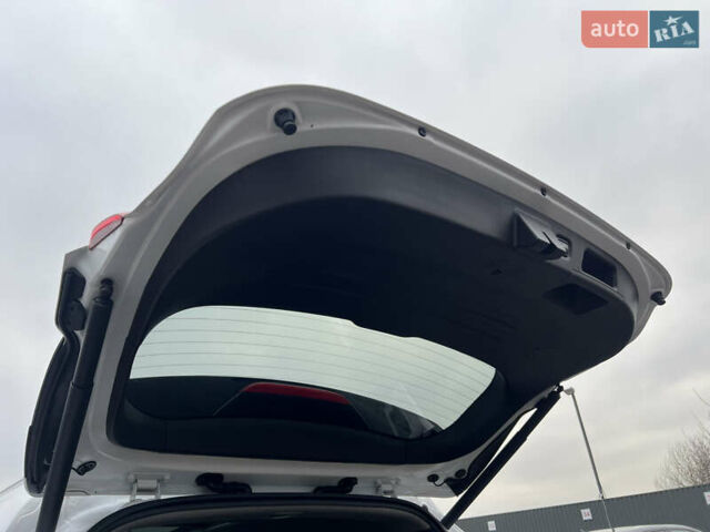 Белый Хендай Санта Фе, объемом двигателя 2.2 л и пробегом 169 тыс. км за 29887 $, фото 45 на Automoto.ua