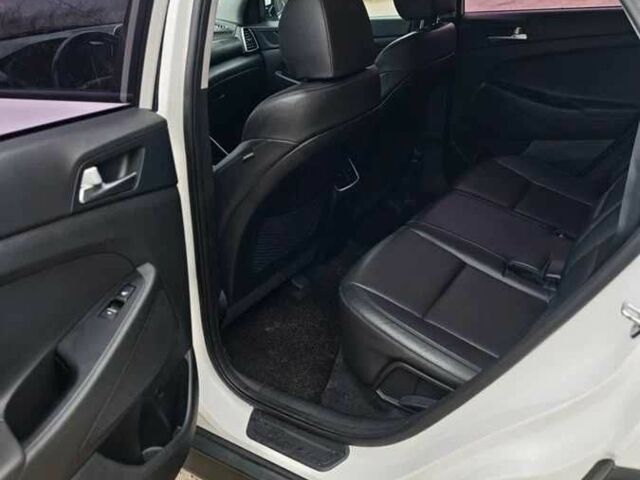 Белый Хендай Санта Фе, объемом двигателя 2 л и пробегом 82 тыс. км за 19900 $, фото 11 на Automoto.ua