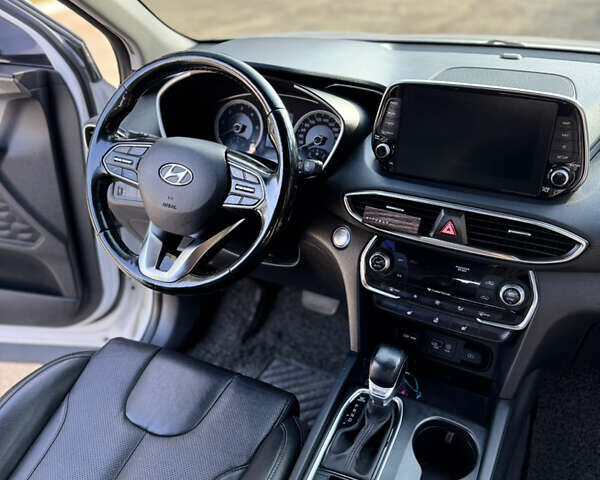 Білий Хендай Санта Фе, об'ємом двигуна 2 л та пробігом 210 тис. км за 23600 $, фото 17 на Automoto.ua