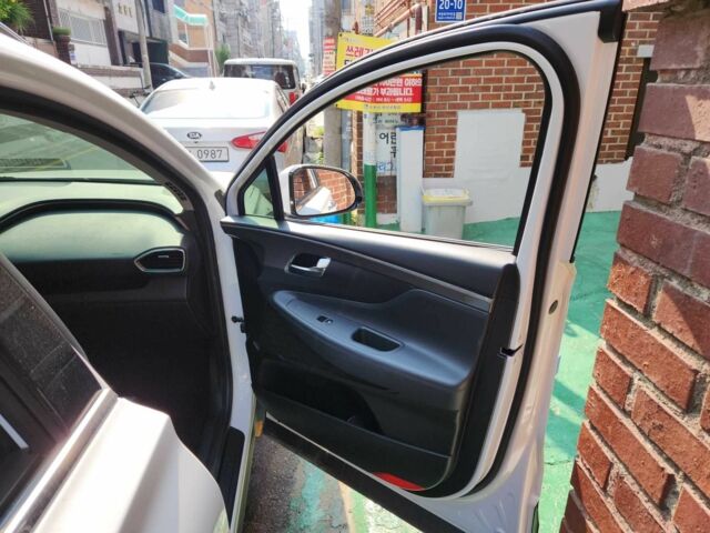 Белый Хендай Санта Фе, объемом двигателя 2 л и пробегом 87 тыс. км за 11200 $, фото 6 на Automoto.ua