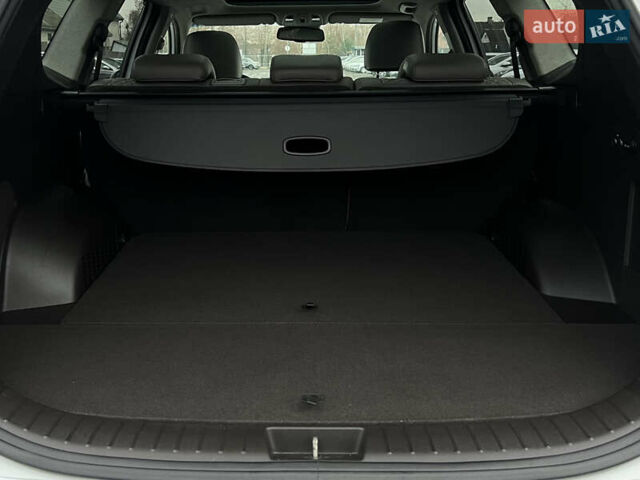 Белый Хендай Санта Фе, объемом двигателя 2.2 л и пробегом 169 тыс. км за 29887 $, фото 42 на Automoto.ua