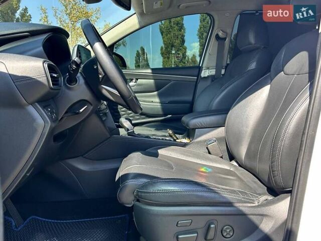 Белый Хендай Санта Фе, объемом двигателя 2.4 л и пробегом 80 тыс. км за 27500 $, фото 13 на Automoto.ua