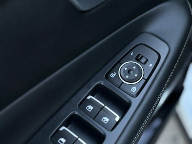 Белый Хендай Санта Фе, объемом двигателя 2 л и пробегом 35 тыс. км за 24500 $, фото 7 на Automoto.ua