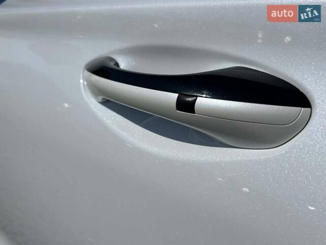 Белый Хендай Санта Фе, объемом двигателя 2.4 л и пробегом 80 тыс. км за 27500 $, фото 11 на Automoto.ua