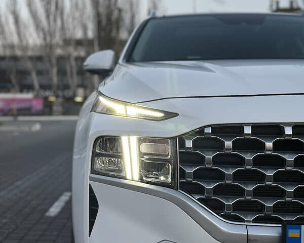 Белый Хендай Санта Фе, объемом двигателя 1.6 л и пробегом 82 тыс. км за 29000 $, фото 10 на Automoto.ua