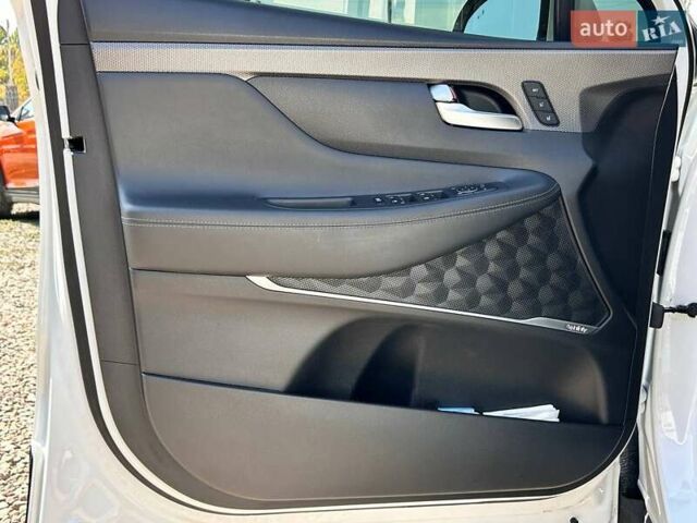 Белый Хендай Санта Фе, объемом двигателя 2.4 л и пробегом 80 тыс. км за 27500 $, фото 10 на Automoto.ua