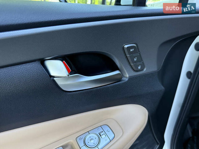 Белый Хендай Санта Фе, объемом двигателя 2.15 л и пробегом 67 тыс. км за 37999 $, фото 66 на Automoto.ua