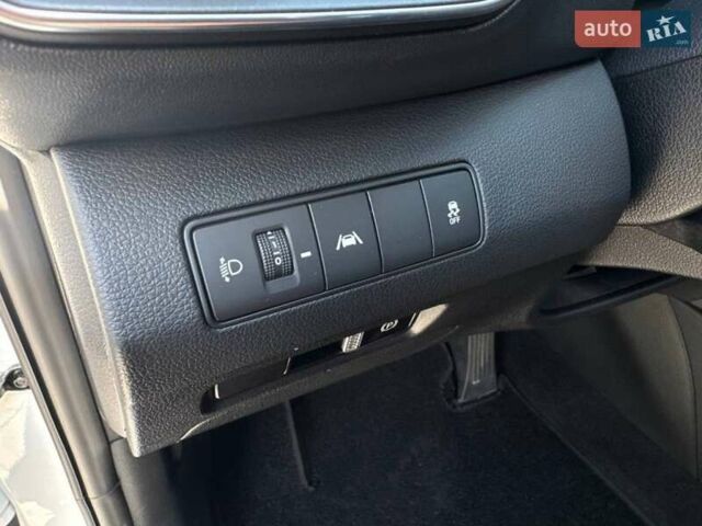 Белый Хендай Санта Фе, объемом двигателя 2.2 л и пробегом 118 тыс. км за 28300 $, фото 8 на Automoto.ua