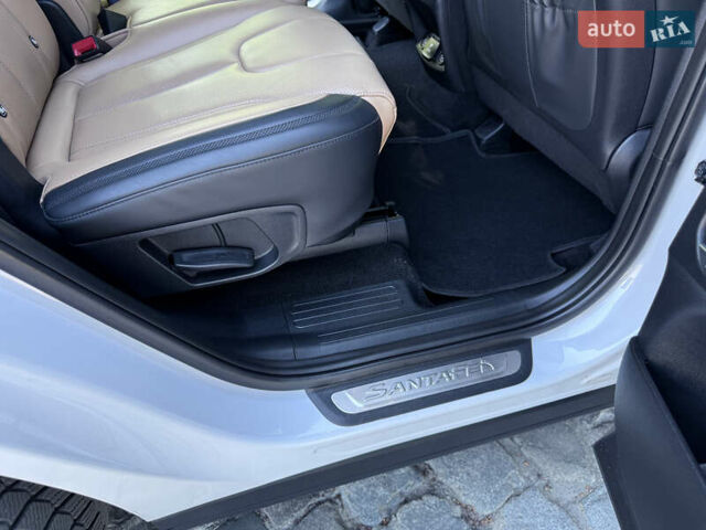 Белый Хендай Санта Фе, объемом двигателя 2.15 л и пробегом 67 тыс. км за 37999 $, фото 73 на Automoto.ua