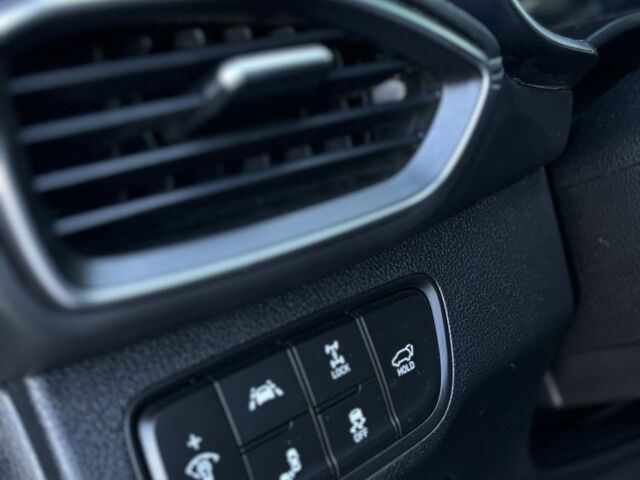 Белый Хендай Санта Фе, объемом двигателя 2 л и пробегом 35 тыс. км за 24500 $, фото 8 на Automoto.ua