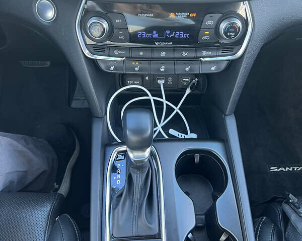 Белый Хендай Санта Фе, объемом двигателя 2 л и пробегом 62 тыс. км за 25000 $, фото 18 на Automoto.ua