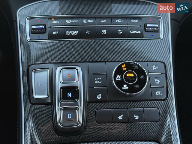 Белый Хендай Санта Фе, объемом двигателя 1.6 л и пробегом 82 тыс. км за 29000 $, фото 19 на Automoto.ua