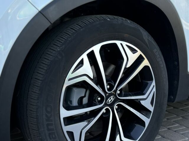 Белый Хендай Санта Фе, объемом двигателя 2 л и пробегом 35 тыс. км за 24500 $, фото 3 на Automoto.ua