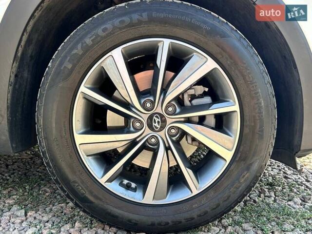 Белый Хендай Санта Фе, объемом двигателя 2.4 л и пробегом 80 тыс. км за 27500 $, фото 43 на Automoto.ua