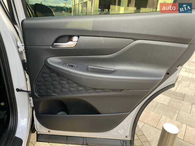 Белый Хендай Санта Фе, объемом двигателя 2.2 л и пробегом 123 тыс. км за 29700 $, фото 58 на Automoto.ua