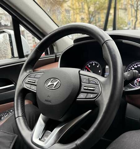 Белый Хендай Санта Фе, объемом двигателя 2.15 л и пробегом 51 тыс. км за 37000 $, фото 5 на Automoto.ua