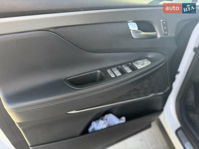 Білий Хендай Санта Фе, об'ємом двигуна 2.15 л та пробігом 100 тис. км за 33999 $, фото 10 на Automoto.ua