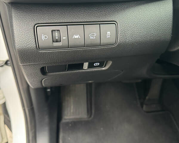 Білий Хендай Санта Фе, об'ємом двигуна 2.15 л та пробігом 147 тис. км за 29800 $, фото 60 на Automoto.ua