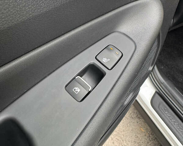 Білий Хендай Санта Фе, об'ємом двигуна 2.15 л та пробігом 147 тис. км за 29800 $, фото 39 на Automoto.ua