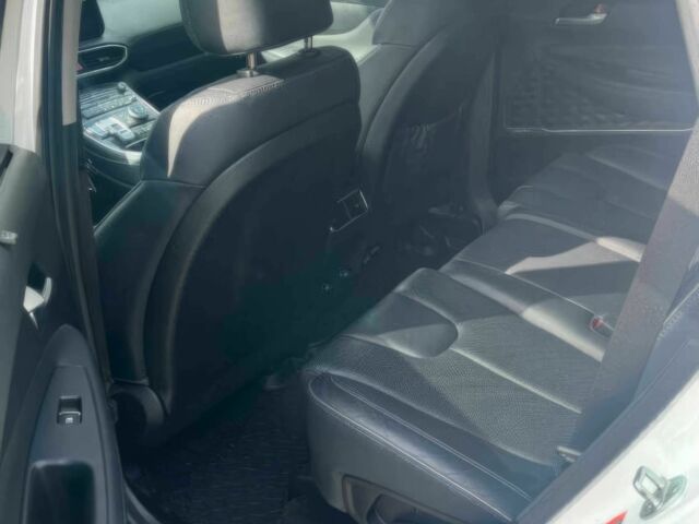 Белый Хендай Санта Фе, объемом двигателя 2.5 л и пробегом 19 тыс. км за 15000 $, фото 11 на Automoto.ua