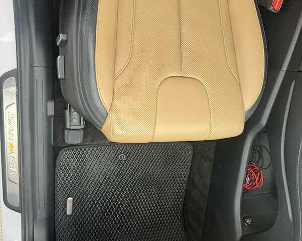 Белый Хендай Санта Фе, объемом двигателя 2.15 л и пробегом 75 тыс. км за 37500 $, фото 9 на Automoto.ua