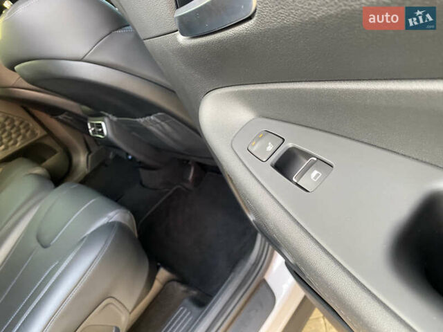 Белый Хендай Санта Фе, объемом двигателя 2.2 л и пробегом 123 тыс. км за 29700 $, фото 59 на Automoto.ua