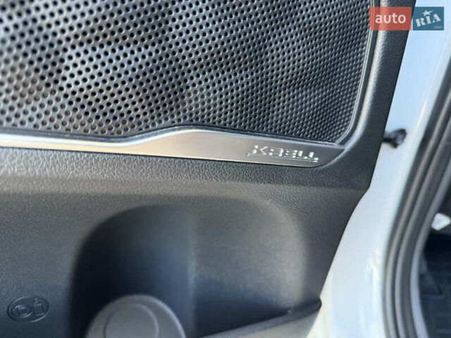 Білий Хендай Санта Фе, об'ємом двигуна 2.15 л та пробігом 100 тис. км за 33999 $, фото 12 на Automoto.ua