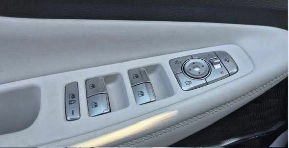 Белый Хендай Санта Фе, объемом двигателя 1.6 л и пробегом 40 тыс. км за 17000 $, фото 8 на Automoto.ua