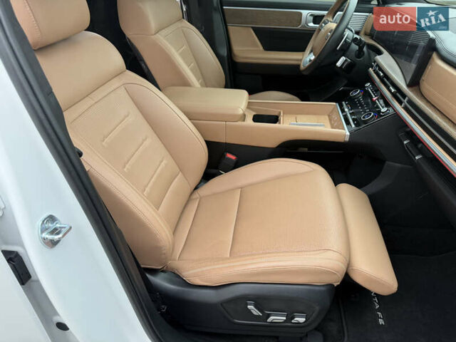 Белый Хендай Санта Фе, объемом двигателя 1.6 л и пробегом 18 тыс. км за 52222 $, фото 30 на Automoto.ua