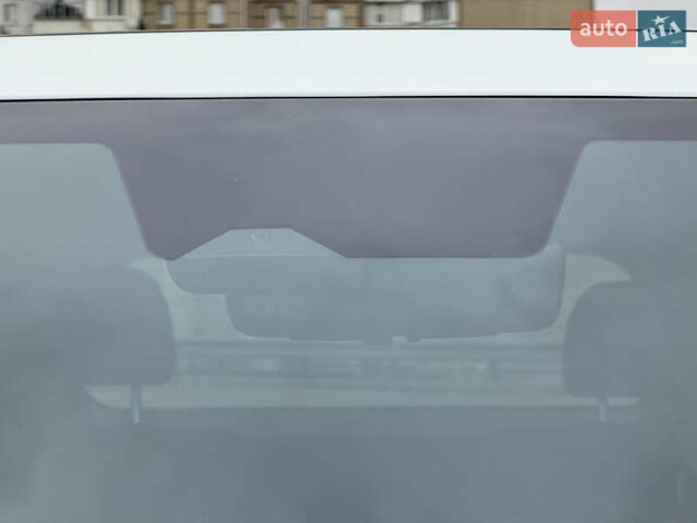 Белый Хендай Санта Фе, объемом двигателя 1.6 л и пробегом 18 тыс. км за 52222 $, фото 93 на Automoto.ua