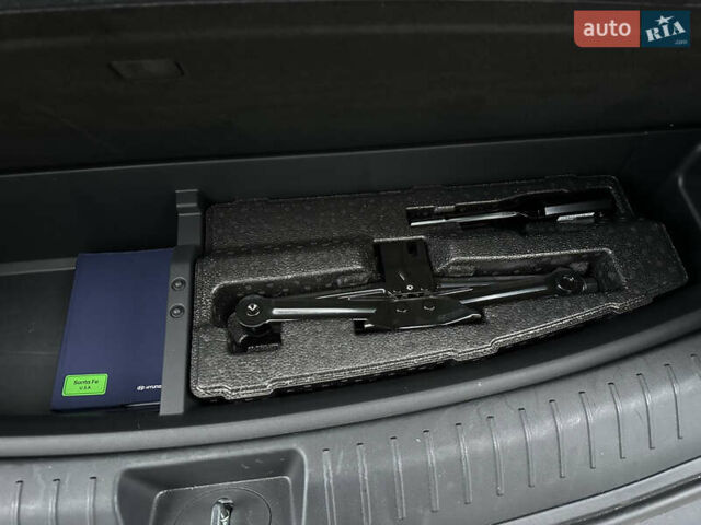 Белый Хендай Санта Фе, объемом двигателя 2.5 л и пробегом 4 тыс. км за 27900 $, фото 18 на Automoto.ua