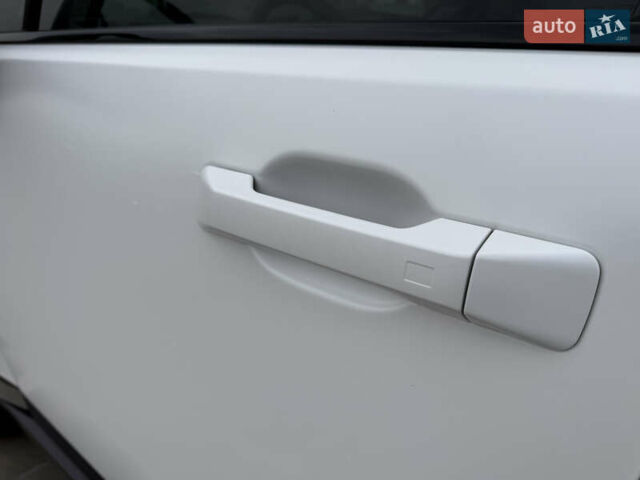 Белый Хендай Санта Фе, объемом двигателя 1.6 л и пробегом 18 тыс. км за 52222 $, фото 88 на Automoto.ua