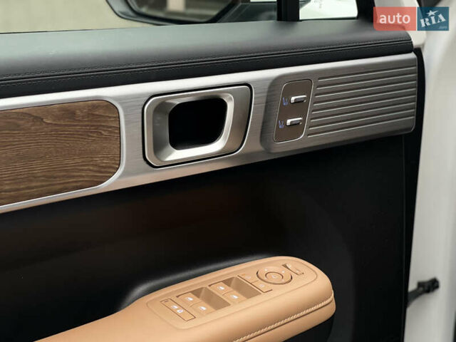 Белый Хендай Санта Фе, объемом двигателя 2.5 л и пробегом 29 тыс. км за 50000 $, фото 23 на Automoto.ua