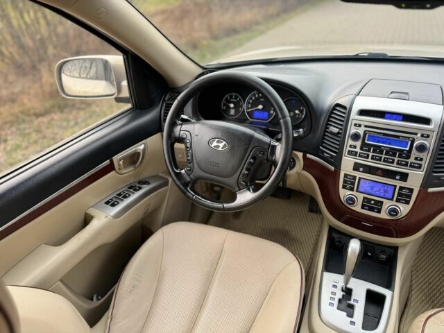 Бежевый Хендай Санта Фе, объемом двигателя 2.2 л и пробегом 176 тыс. км за 8800 $, фото 3 на Automoto.ua