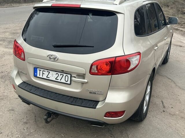 Бежевый Хендай Санта Фе, объемом двигателя 2.2 л и пробегом 300 тыс. км за 4500 $, фото 1 на Automoto.ua