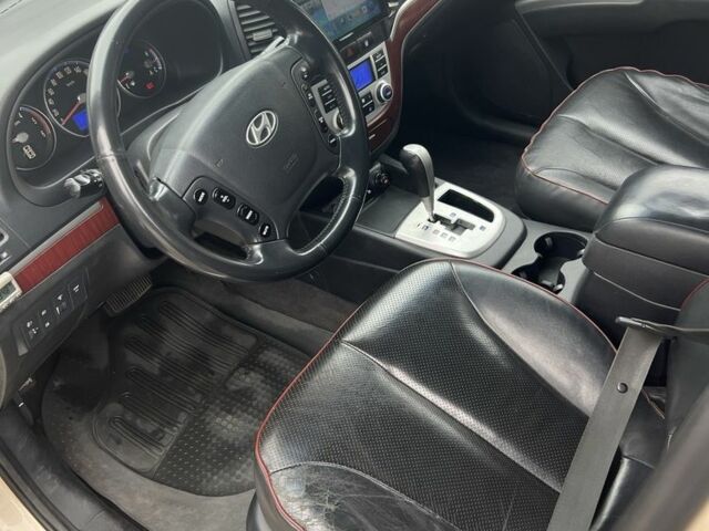 Бежевый Хендай Санта Фе, объемом двигателя 2.2 л и пробегом 300 тыс. км за 4500 $, фото 4 на Automoto.ua